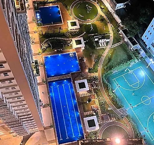 호텔 Stylish 2br | Wi-fi | With Free Parking 4*