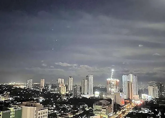 Stylish 2br | Wi-fi | With Free Parking