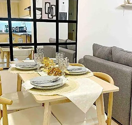 Stylish 2br | Wi-fi | With Free Parking 호텔