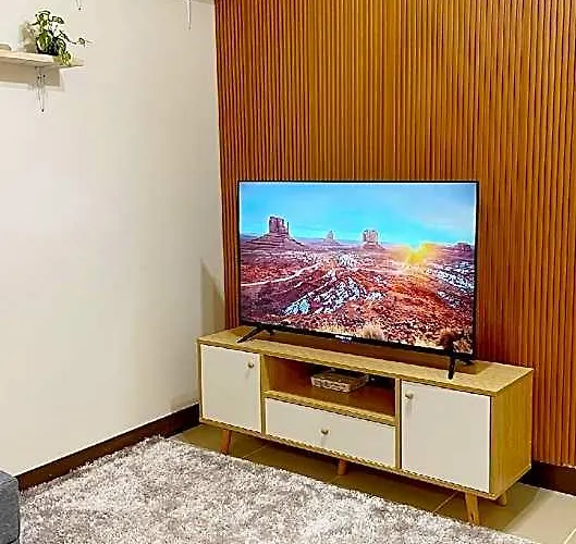Stylish 2br | Wi-fi | With Free Parking 호텔 4*